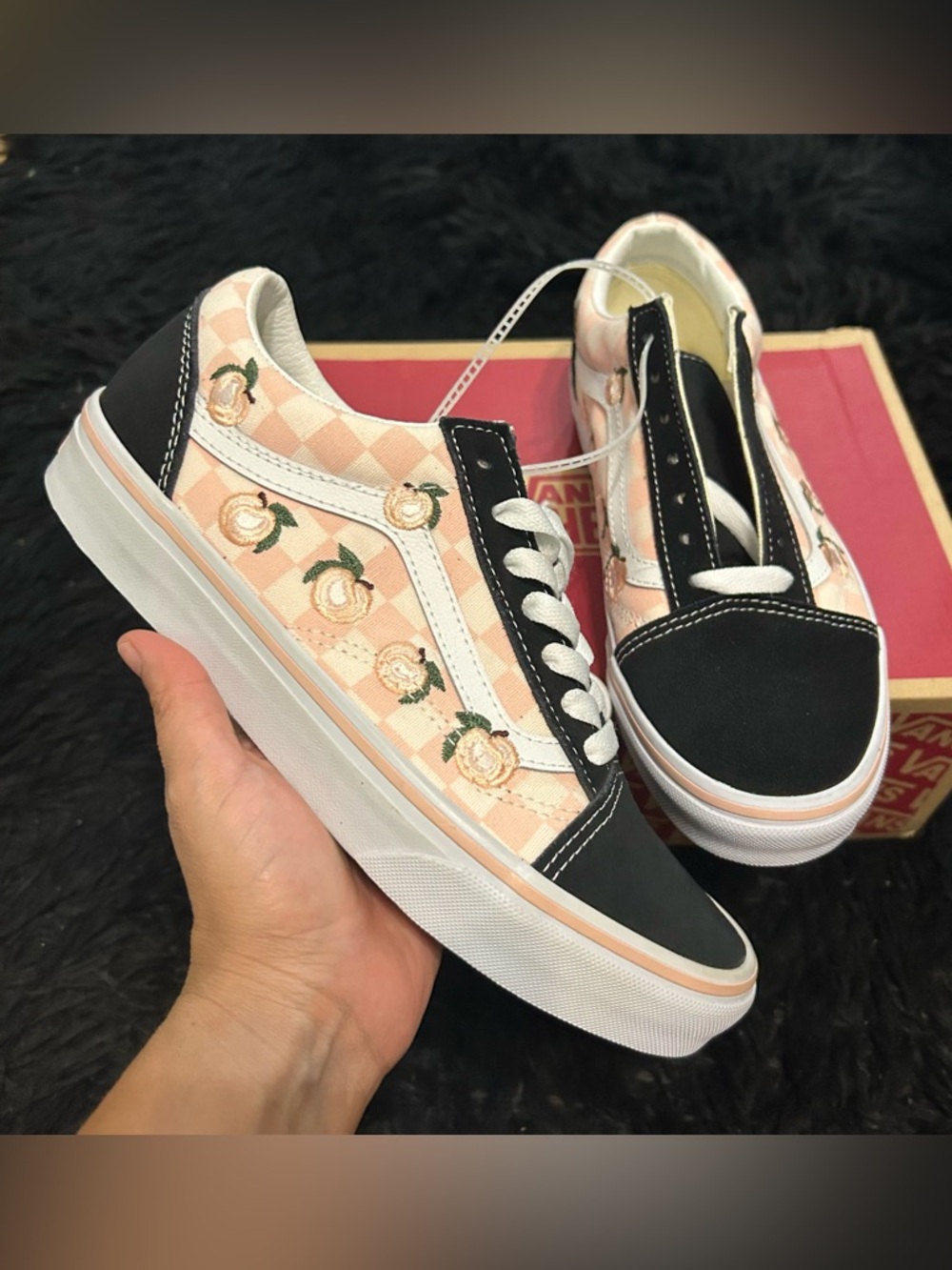VANS old skool checkerboard peaches embroidered lace up shoes sneakers 7.5 new